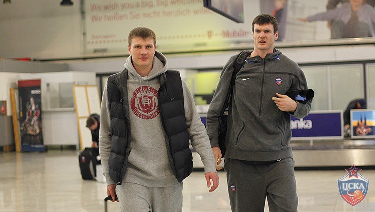 Andrey Vorontsevich and Darjus Lavrinovic (photo M. Serbin, cskabasket.com)