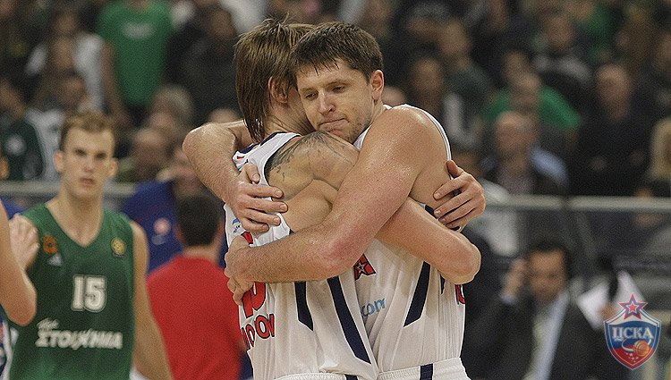 Viktor Khryapa and Andrey Kirilenko (photo M. Serbin, cskabasket.com)