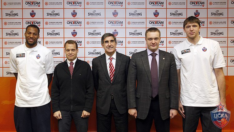 Sonnie Weems,Jeffrey Ramsey, Jordi Bertomeo, Andrey Vatutin, Vicktor Khryapa (photo M. Serbin, cskabasket.com)