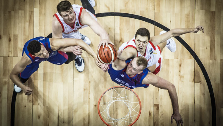 Андрей Воронцевич и Семен Антонов (фото: Fiba.com)
